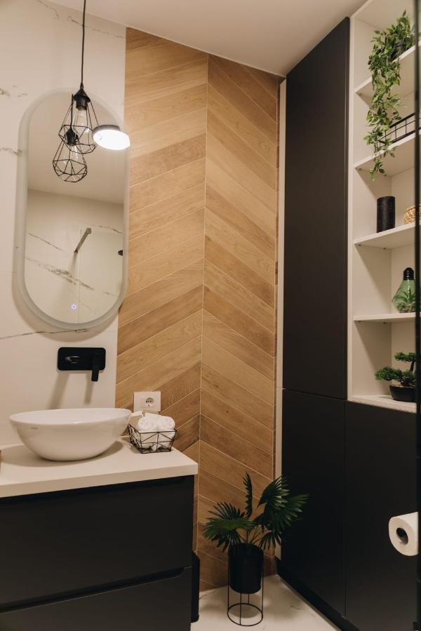 Tulip Apartment Oradea Εξωτερικό φωτογραφία